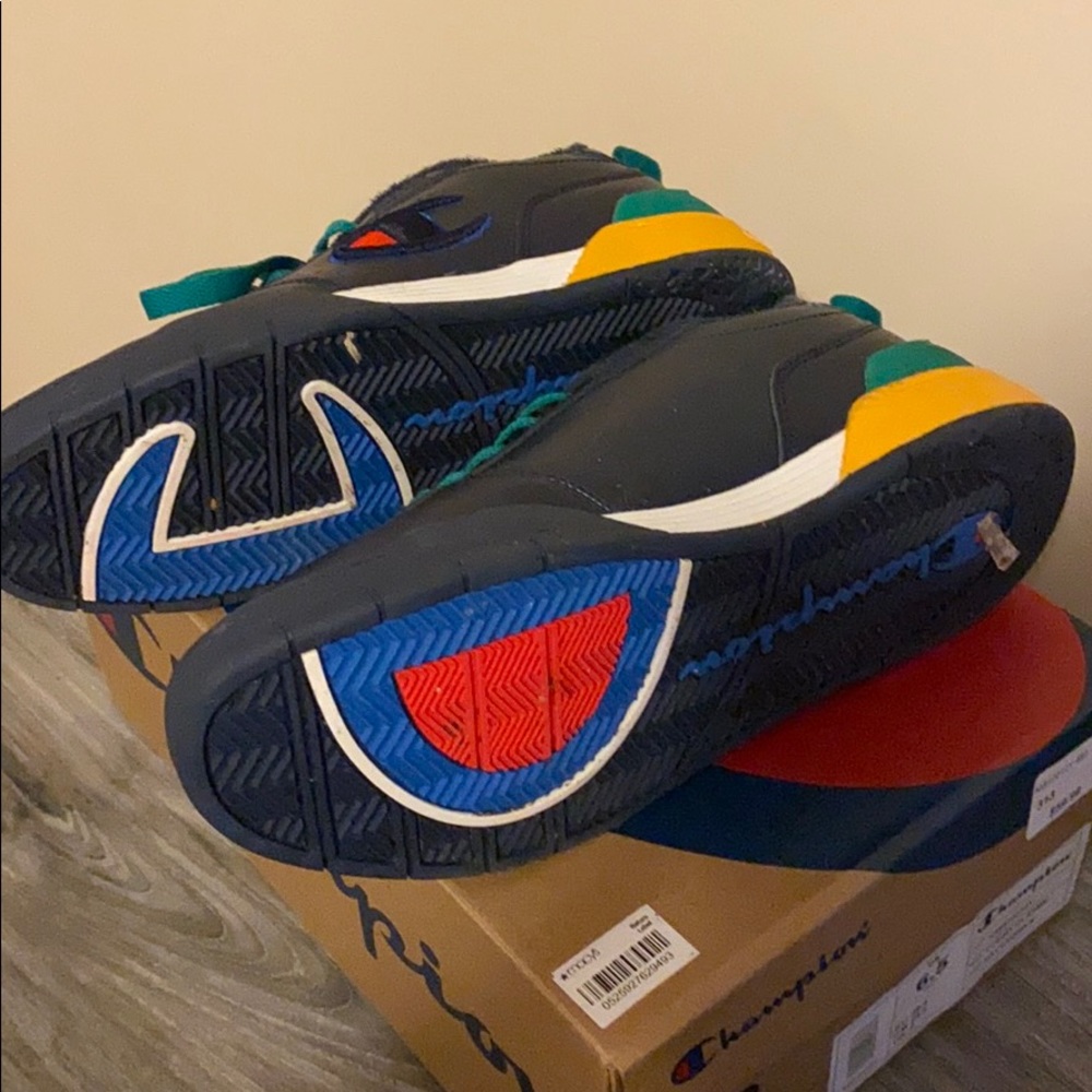 Shoes - Picture 3 of 4